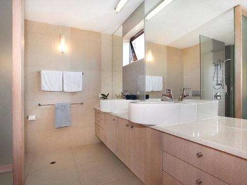 Jedda 5 - Oceanview 3 BDRM Penthouse With Rooftop Spa - Tourism TAS 3