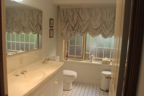 JOHN HUNTER B&B - Tourism TAS 1