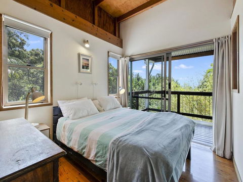 Jonnies - 134 Tramican Street - Hobart Tourism 2
