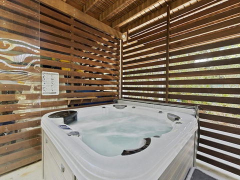 Jonnies - 134 Tramican Street - Hobart Tourism 3