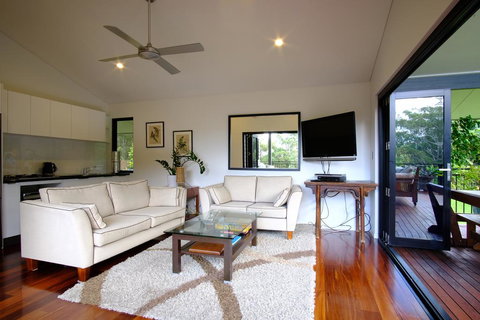 Jugoon - Tourism TAS 1