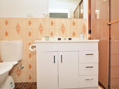 Just Listed Blaxlands Homestead - The Very Best Location In The Valley, Walk To Everything - Hobart Tourism 3