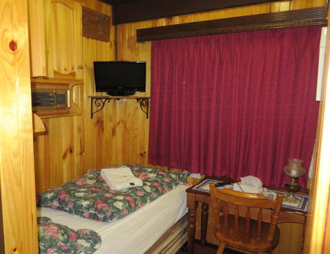 Karelia Alpine Lodge - Hobart Tourism 1