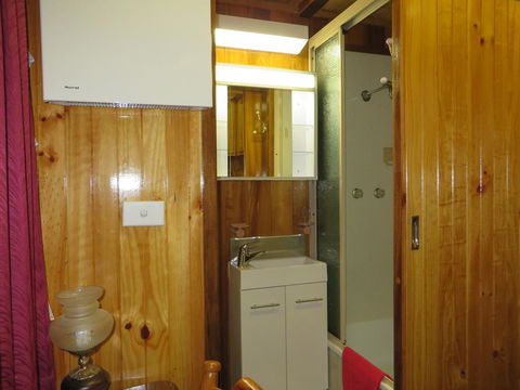 Karelia Alpine Lodge - Hobart Tourism 3