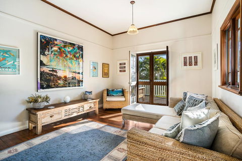 Kembali On Massinger Street - Tourism TAS 1
