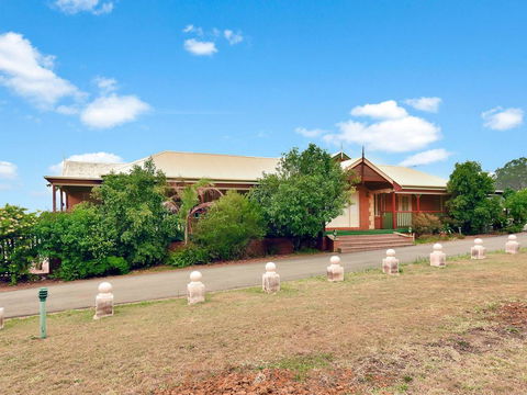 King III - You Can Honestly Walk To Bimbadgen And Hope Estate Concerts - Hobart Tourism 0