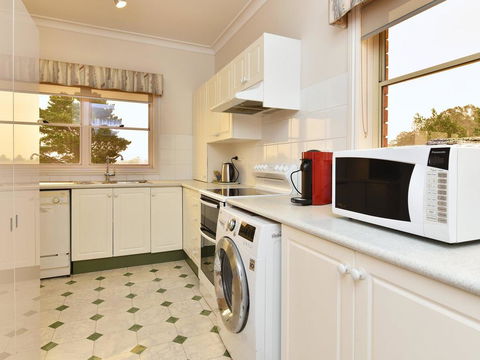 King III - You Can Honestly Walk To Bimbadgen And Hope Estate Concerts - Hobart Tourism 2