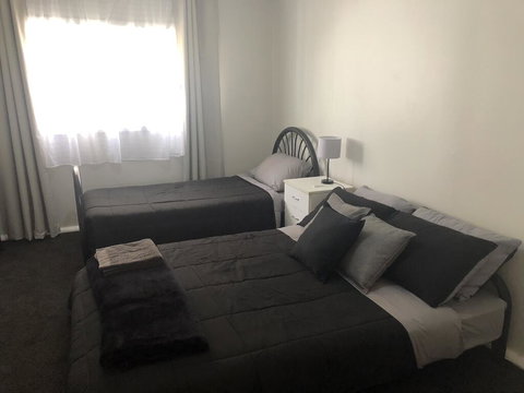 King Of The Cross - Work, Holiday Or Stop Overs - Tourism TAS 3