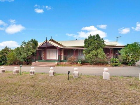 King Retreat Estate - You Can Honestly Walk To Bimbadgen And Hope Estate Concerts - Hobart Tourism 0