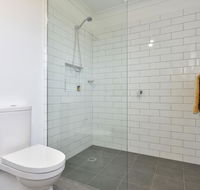 Kinloch Cottage renovated to new on Daisy Hill Vineyard - Hobart Tourism
