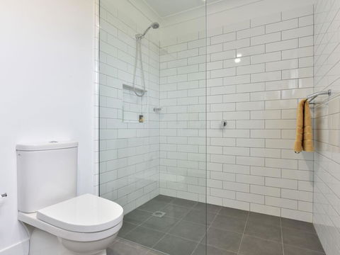 Kinloch Cottage Renovated To New On Daisy Hill Vineyard - Hobart Tourism 0