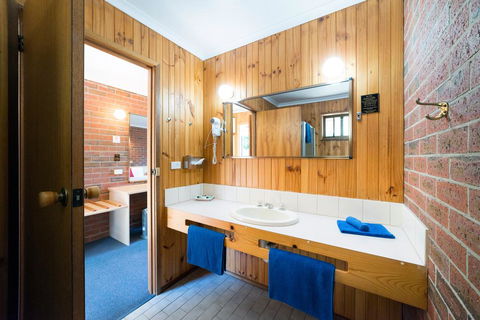 Kookaburra Motor Lodge - Tourism TAS 1