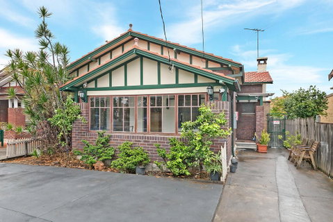 KOZYGURU ARNCLIFFE SYDNEY AIRPORT RENOVATED COTTAGE 3 BED HOUSE NAR232 - Tourism TAS 3