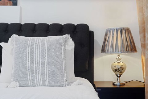 KOZYGURU Belrose Modern Designer 2 Bed + FREE Parking - Tourism TAS 1