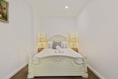 KOZYGURU Belrose Modern Designer 2 Bed + FREE Parking - Tourism TAS 2
