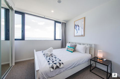 KOZYGURU BROADBEACH AMAZING VIEW 2 BED APT + FREE PARKING WALK TO BEACH QBR004 - Hobart Tourism 1