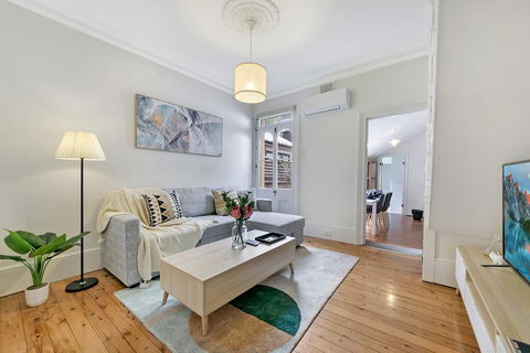 KOZYGURU SURRY HILLS COZY 3 BED TERRACE MINS WALK TO CBD NSH095 - Tourism TAS 0