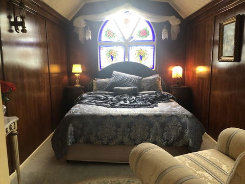 Krinklewood Cottage & Train Carriages - Hobart Tourism 0