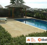 La Mer - Home with a Pool - Hobart Tourism
