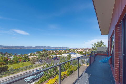La Vie Luxury Bay View - Hobart Tourism 1