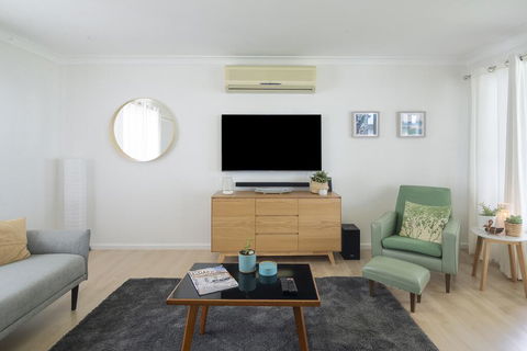 Lake Front Home - Relax & Unwind - Tourism TAS 2