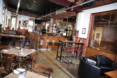 Lake Inn - Ballarat - Hobart Tourism 1