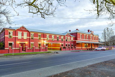 Lake Inn - Ballarat - Hobart Tourism 0