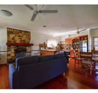 Lakefront holiday villa - Tourism TAS