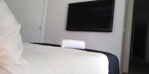 Lakeside Retreat & Business - Tourism TAS 1