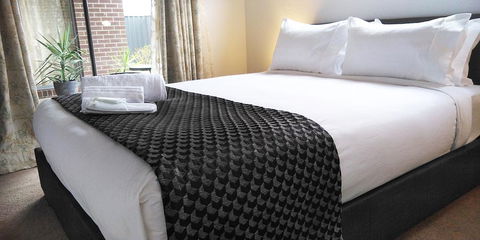 Lakeside Retreat & Business - Tourism TAS 3