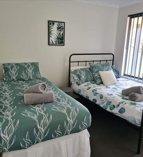 Lakeview Getaway - Hobart Tourism 3