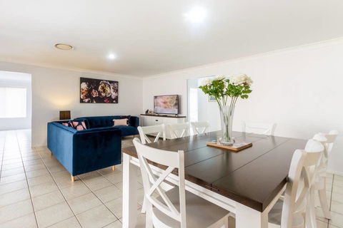 Large Executive And Family Home - Flinders View - Hobart Tourism 0