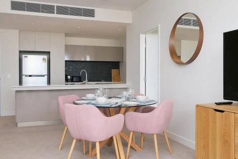 Large Modern 2 Bedroom Apartment Near Lake Claremont - Tourism TAS 3