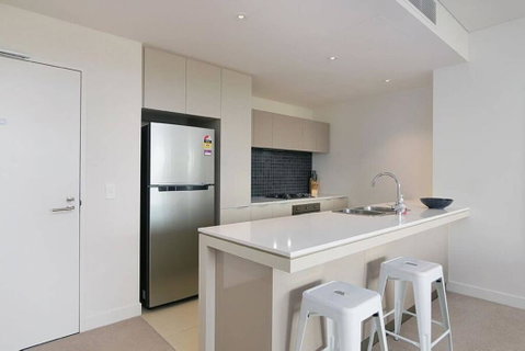 Large Modern 2 Bedroom Apartment Near Lake Claremont - Tourism TAS 2