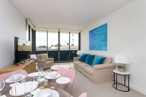 Large Modern 2 Bedroom Apartment Near Lake Claremont - Tourism TAS 1
