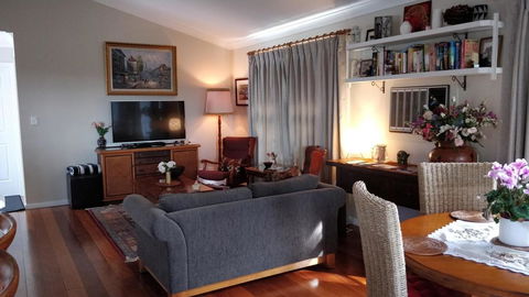 Laurel House - Hobart Tourism 0