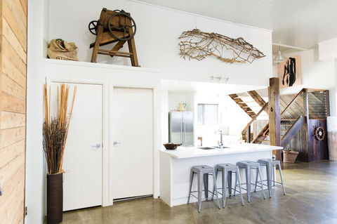 Lazy River Estate Boat House Villa - Hobart Tourism 2