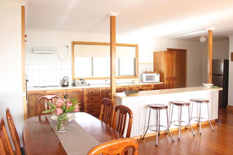 Lazy Wave Beach House - Tourism TAS 1