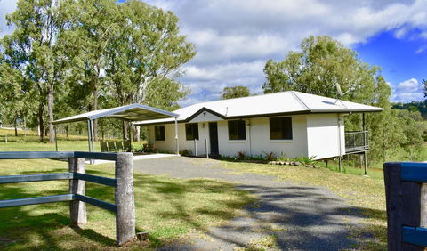 Lazyu - Hobart Tourism 0