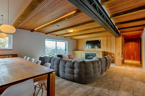 Le Chalets - Hobart Tourism 2