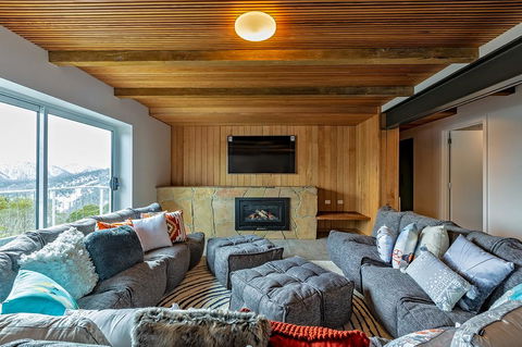 Le Chalets - Hobart Tourism 1