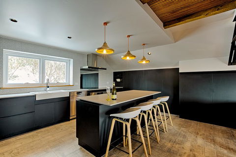 Le Chalets - Hobart Tourism 0