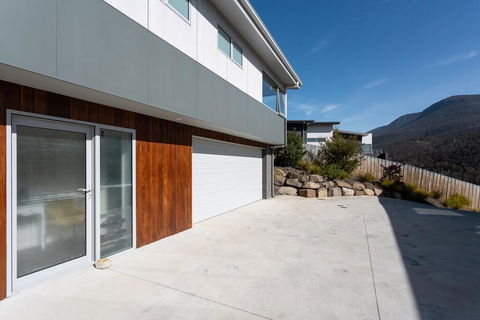 Lenah Valley Guesthouse - Hobart Tourism 2