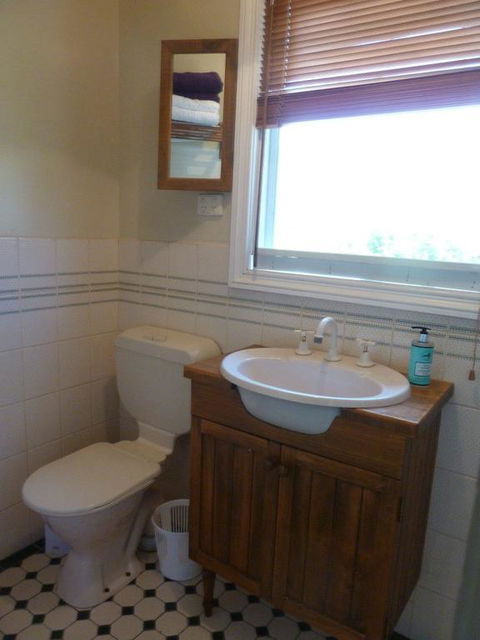 Lilys By The Lake - Raymond Island Accommodation - Hobart Tourism 3