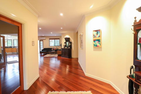 Lumeah House - Hobart Tourism 3