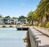 Luxe 101  Martha Cove waterfront luxury on the marina walk to beach - Tourism TAS
