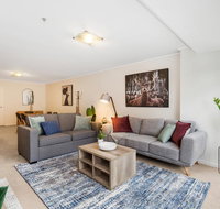 Luxe 2-Bed Apartment with River Views Near Casino - Tourism TAS