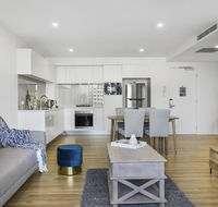 Luxe Beach Holiday Unit With Parking Pool and Gym - Hobart Tourism