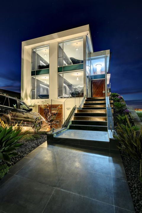 Luxe Haus - Hobart Tourism 3