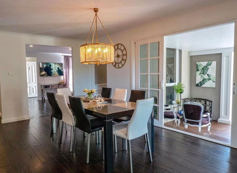 Luxurious Hampton Style 3 Bedroom House - Hobart Tourism 1